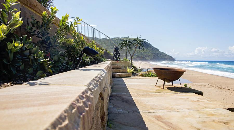 Lower Coast Road, Stanwell Park — beach courtyard